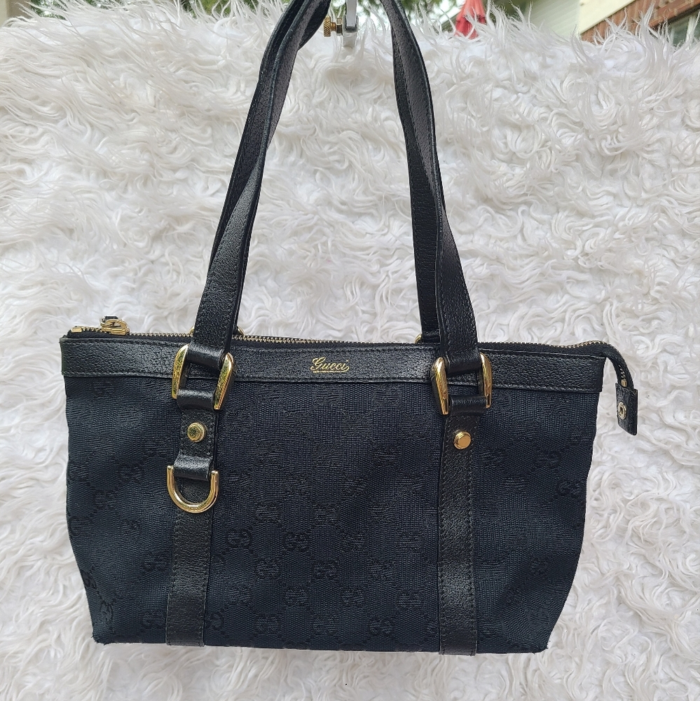 Gorgeous Gucci Black Handbag Great Condition